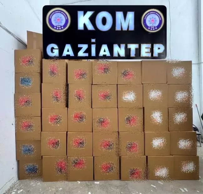 Gaziantep'te Kaçakçılıkla Mücadele Operasyonu: 1.8 Milyon Makaron ve 300 Litre Alkol Ele Geçirildi