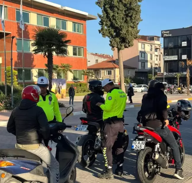 Gönen'de Trafik Denetimleri: 525 Araç Kontrol Edildi, 137 Ceza Uygulandı