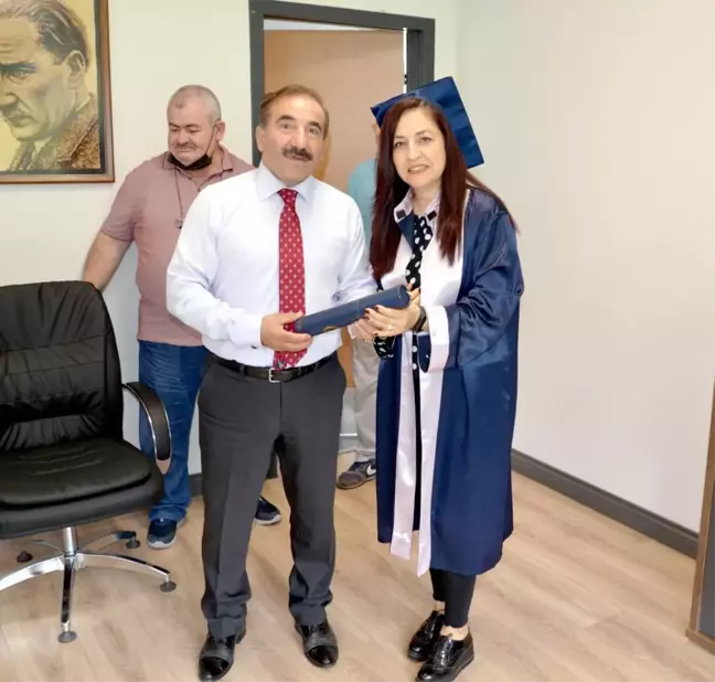 Son dakika... Karamürsel'de telafi derslerinde başarılı olanlara meslek lisesi diplomaları verildi