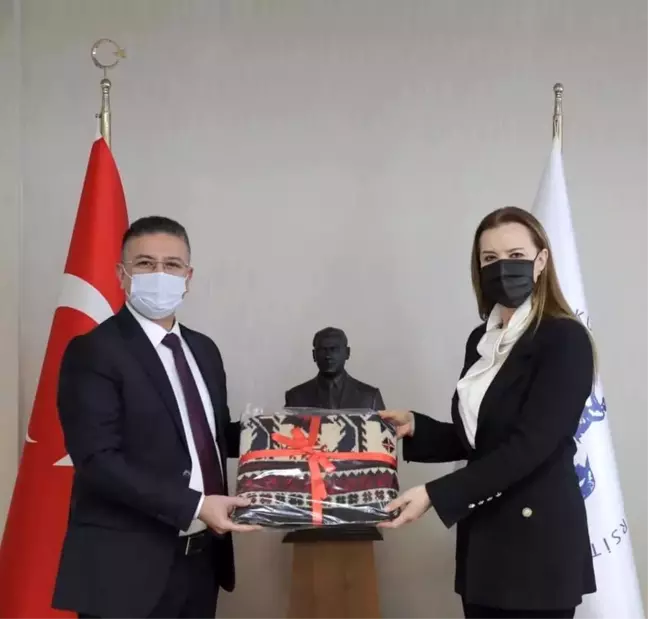 Rektör Kuş, İzmir'de Rektör Nüket Hotar'ı ziyaret etti