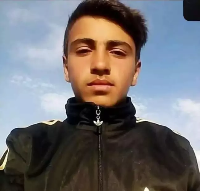 Yıldırım Düşmesi Sonucu 17 Yaşındaki Genç Hayatını Kaybetti