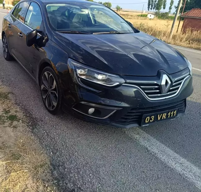 Afyonkarahisar'da makam aracı motosiklete çarptı, sürücü yaralandı