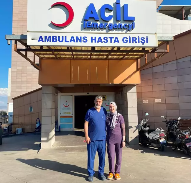 Doktor Kız ve Hemşire Baba Aynı Hastanede Çalışmaya Başladı