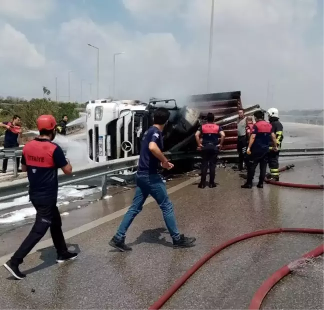 Son dakika haberi... Devrilip alev alan TIR'ın şoförü öldü
