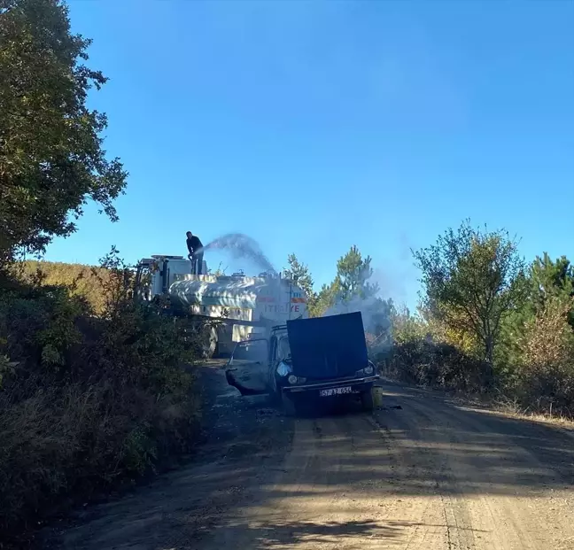 Sinop'ta seyir halindeki otomobilde çıkan yangın söndürüldü