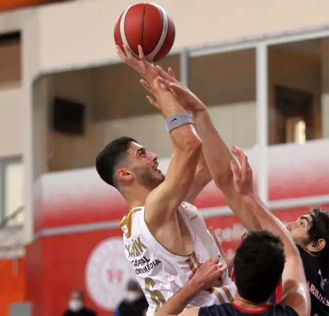 TB2L: Pizzabulls CO: 82 Adana Sertaş Spor: 67