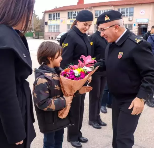 Eskişehir İl Jandarma Komutanı'ndan Öğrenciye Sıcak Karşılama