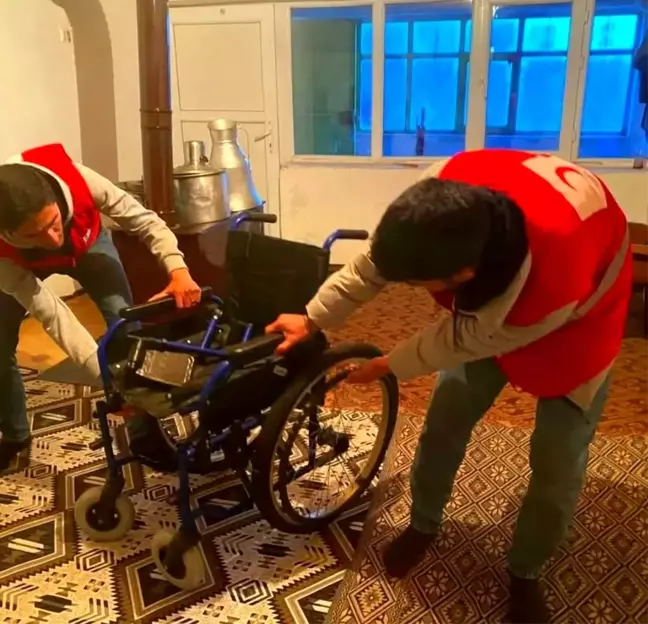 Kızılay Diyadin, Bağışlarla Yaşlıların Hayatını Kolaylaştırıyor