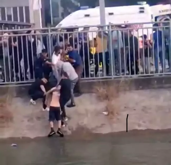 Adana'da Sulama Kanalında Sürüklenen Adam Kurtarıldı