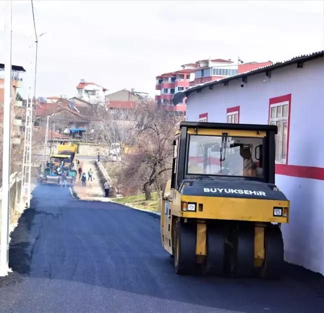 Malatya Büyükşehir Belediyesi hava şartlarının uygun hale gelmesiyle çalışmalara start verdi