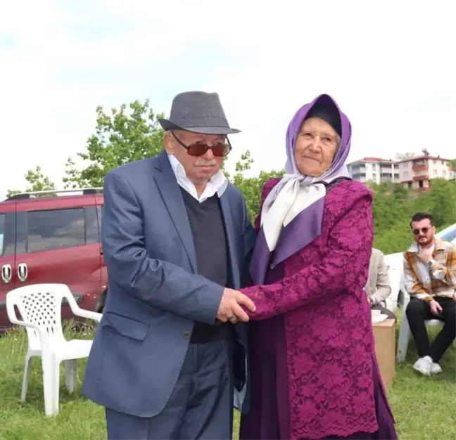 Ordu'da 50 torunları olan çift, birlikteliklerinin 75. yılında nikah tazeledi