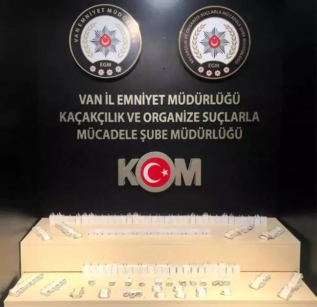 Van'da gümrük kaçakçılığı operasyonu: Cep telefonu ve elektronik sigara ele geçirildi