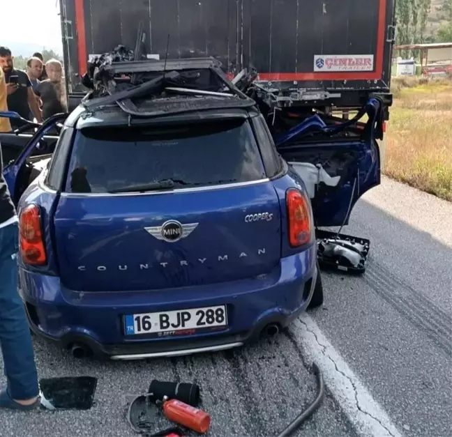 Erzincan'da trafik kazasında 24Erzincanspor Kulüp Başkanı'nın kızı hayatını kaybetti