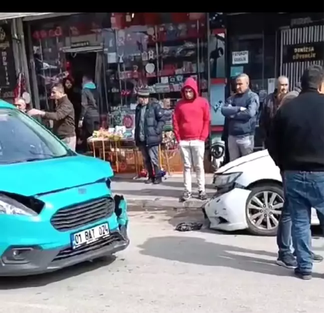 Adana'da Yola Fırlayan Çocuğa Araç Çarptı