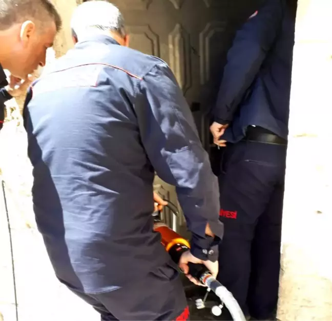 Eli Kapıya Sıkışan Çocuk Kurtarıldı