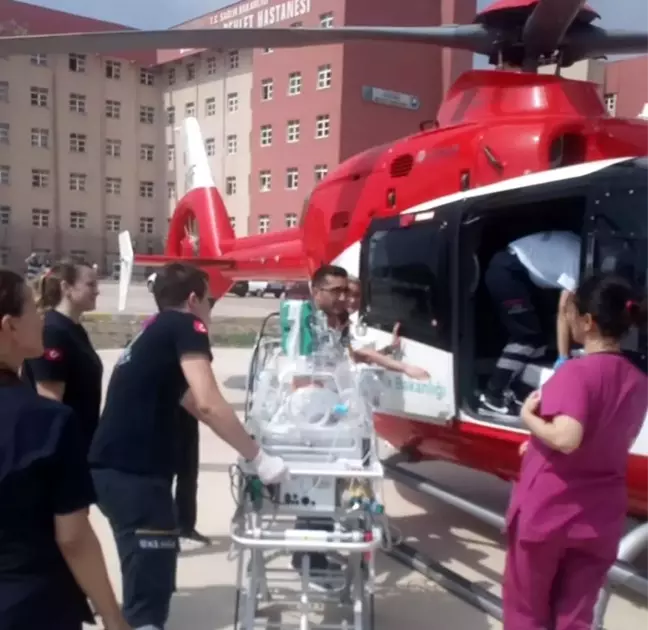 Ambulans helikopter 1 günlük bebek için havalandı