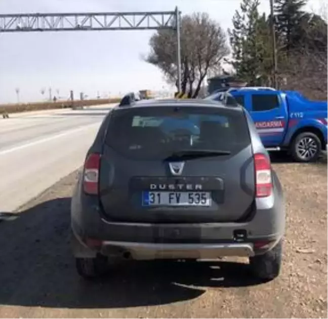 Konya'da kandırdıkları kadının para ve bileziğini çalan 3 kişiden biri tutuklandı
