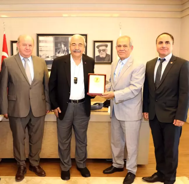 SANKO Onursal Başkanı Konukoğlu'na teşekkür plaketi
