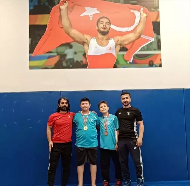 Ümraniye Belediyesi Spor Kulübü U-11 Grekoromen Türkiye Güreş Şampiyonası'nda 1 altın ve 1 bronz madalya kazandı