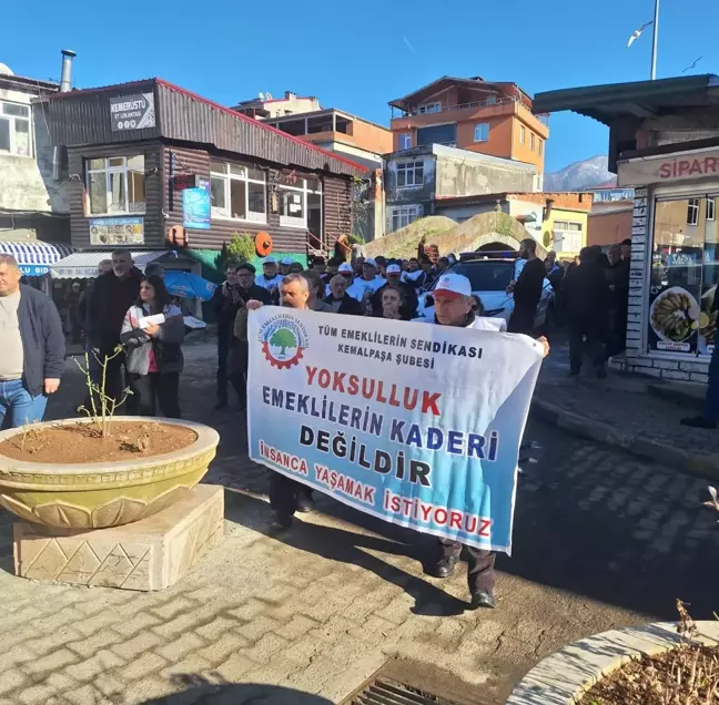 Emeklilerden Artvin'de Ses Getiren Eylem