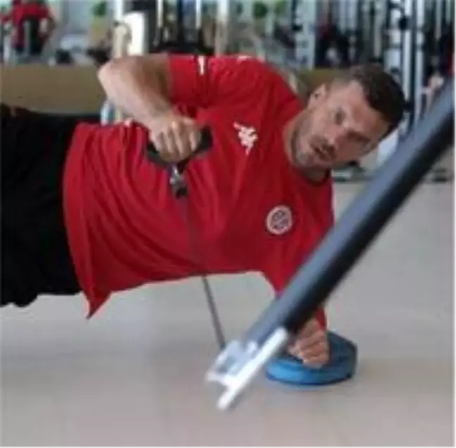 Antalyaspor'da Podolski ilk 11'e dönüyor