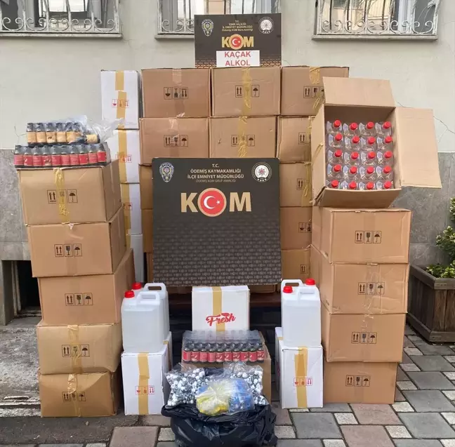 İzmir'de Kaçak Alkol Operasyonu: 669 Litre Etil Alkol Ele Geçirildi