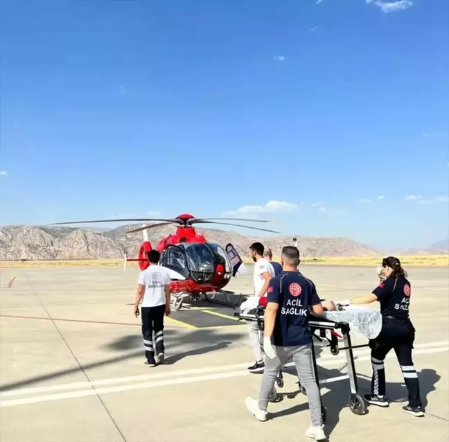 1 yaşındaki çocuğa kalem kapağı boğazına kaçtı, ambulans helikopterle tedavi edildi