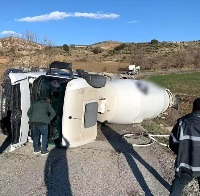 Adıyaman'da Beton Mikseri Devrildi