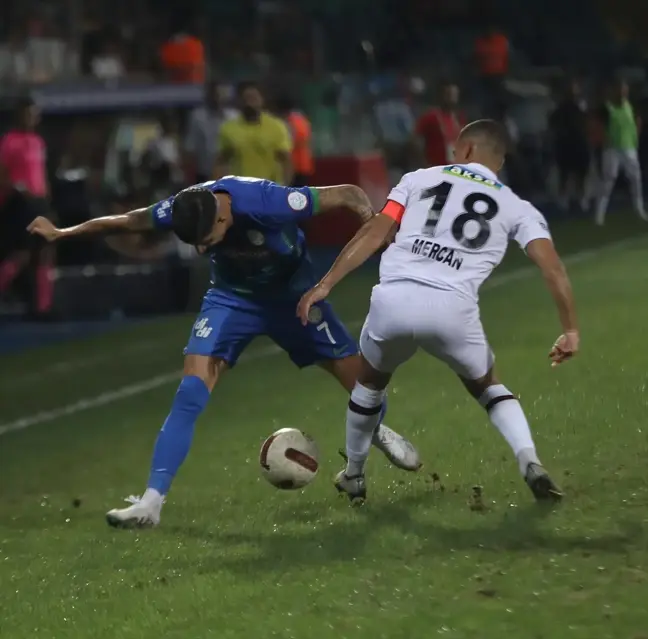 Çaykur Rizespor, Vavacars Fatih Karagümrük'ü 1-0 mağlup etti