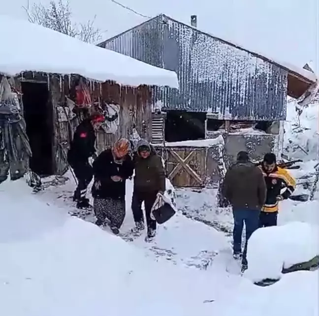 Sinop'ta Kar Engeli Aşıldı, Hastaya Ulaşım Sağlandı