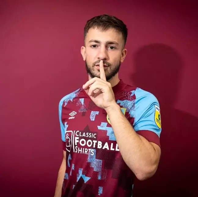 Halil Dervişoğlu, kiralık olarak Burnley'de