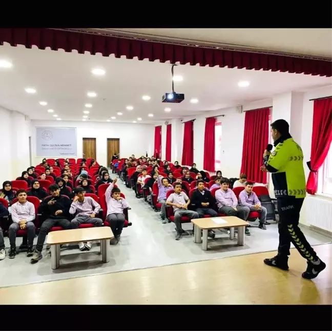 Bilecik'te Öğrencilere Trafik Güvenliği Semineri