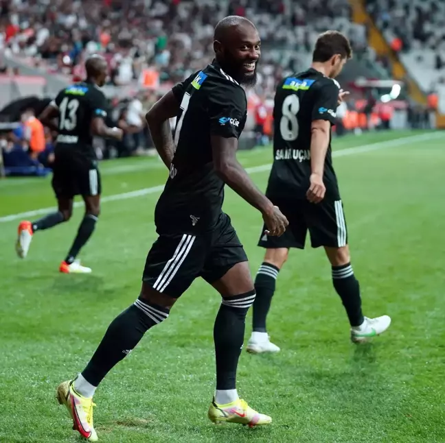 Süper Lig: Beşiktaş: 1 - Çaykur Rizespor: 0 (İlk yarı)