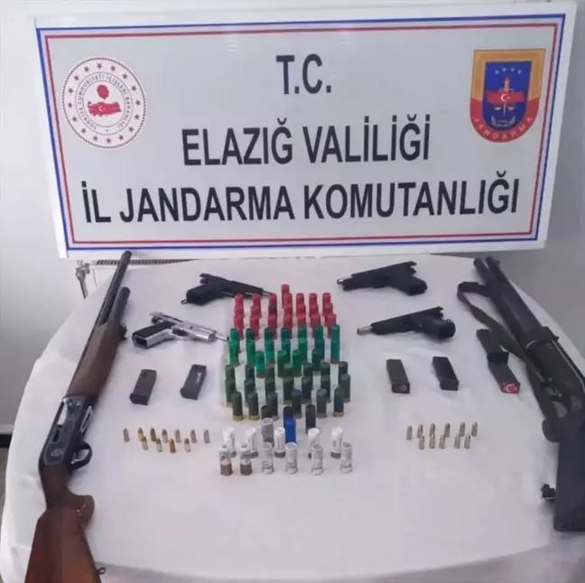 Elazığ'da 6 Ruhsatsız Silah Ele Geçirildi, 2 Şüpheli Gözaltına Alındı