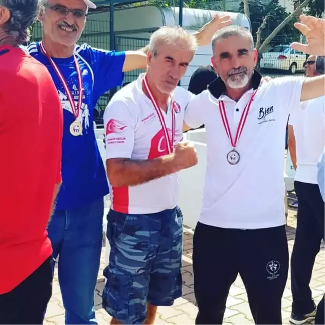58 Yaşındaki Ama Halen Koşularda Derece Yapıyor