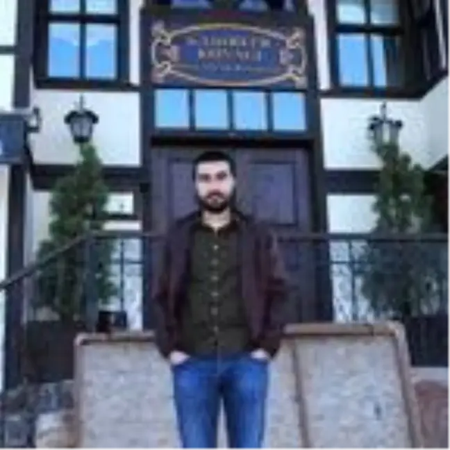 Bahçede otururken başından vuruldu