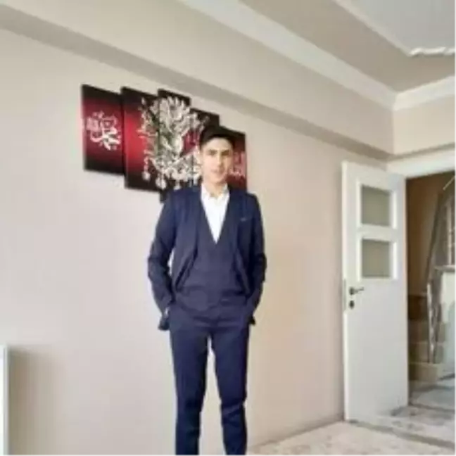 Bisikletten düşüp başını çarpan genç kurtarılmadı