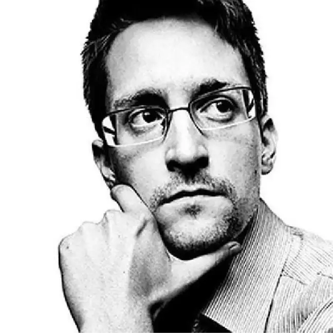 ABD'li bilgisayar uzmanı Snowden, Rusya vatandaşı olmak için başvuru yapacak