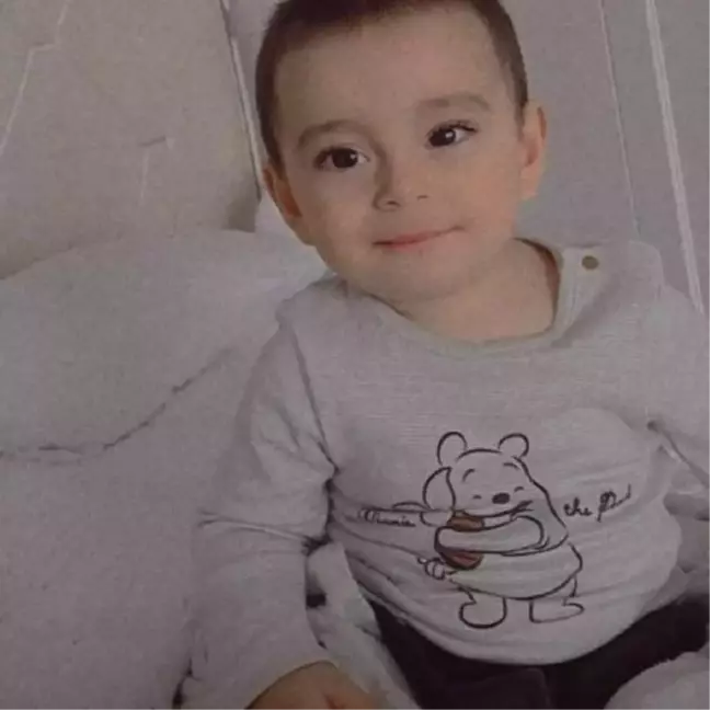 Balkondan düşen 2,5 yaşındaki Mehmet, yaşam savaşını kaybetti
