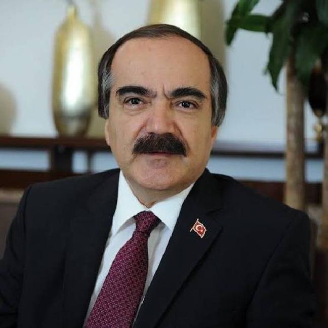 Sakarya Eski Valisi Hüseyin Avni Coş hayatını kaybetti