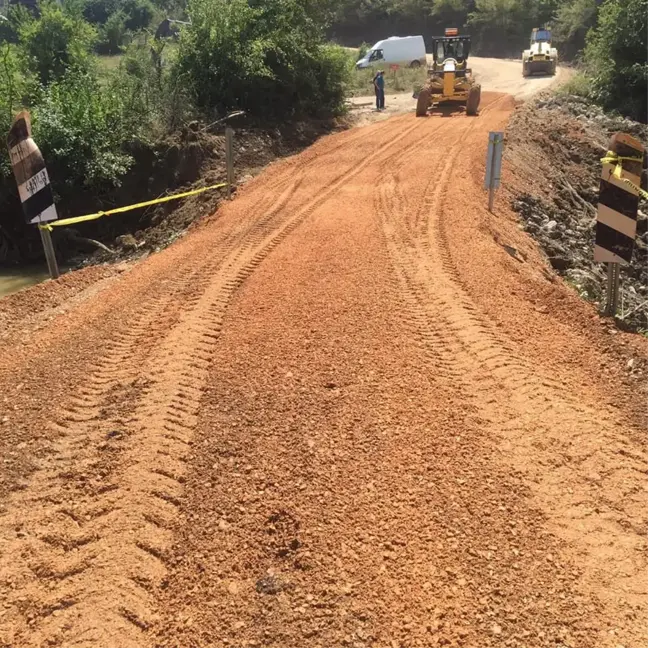 Karabük'te sel nedeniyle çöken Arnavut Köprüsü menfez konularak ulaşıma açıldı