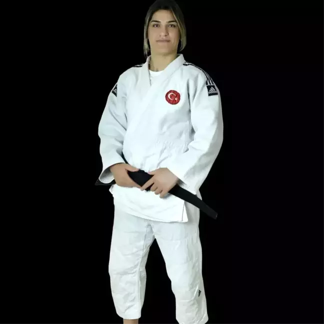 Milli sporcu Çelik'ten bronz madalya