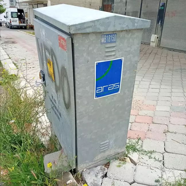 Pano kilitlerinin kırılması ve çalınması bölgede tehdit oluşturuyor