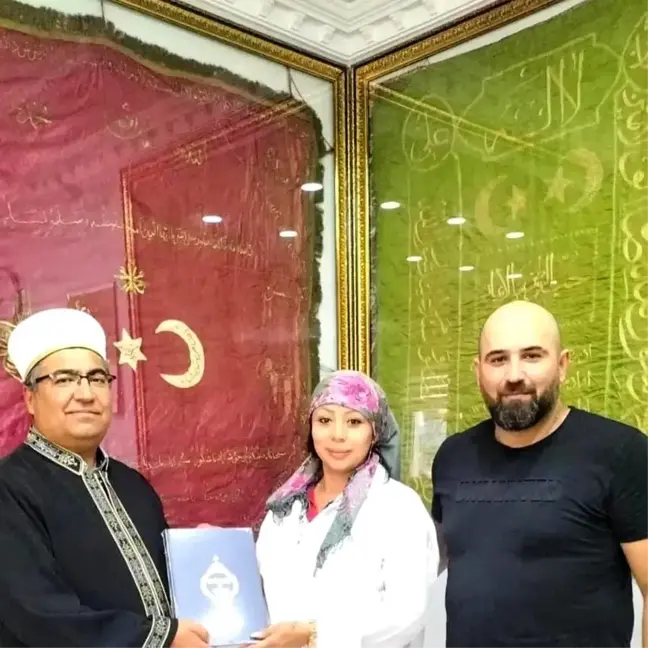 Kur'an okuyunca huzur bulduğunu söyleyen kadın Müslüman oldu