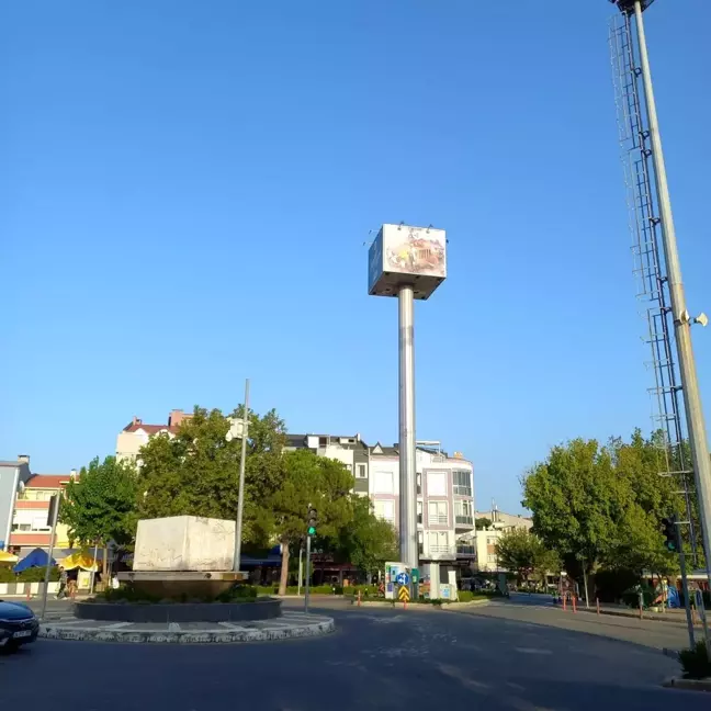 Baz istasyonlarını Atatürk fotoğrafı ile kapatan CHP'li belediyeye tepki