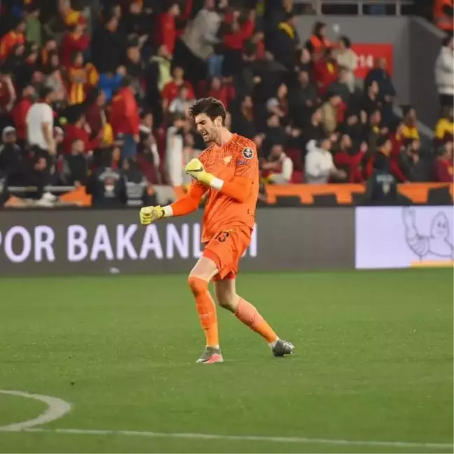 Göztepe'de Arda formayı kaptı, sözleşmeyi uzattı