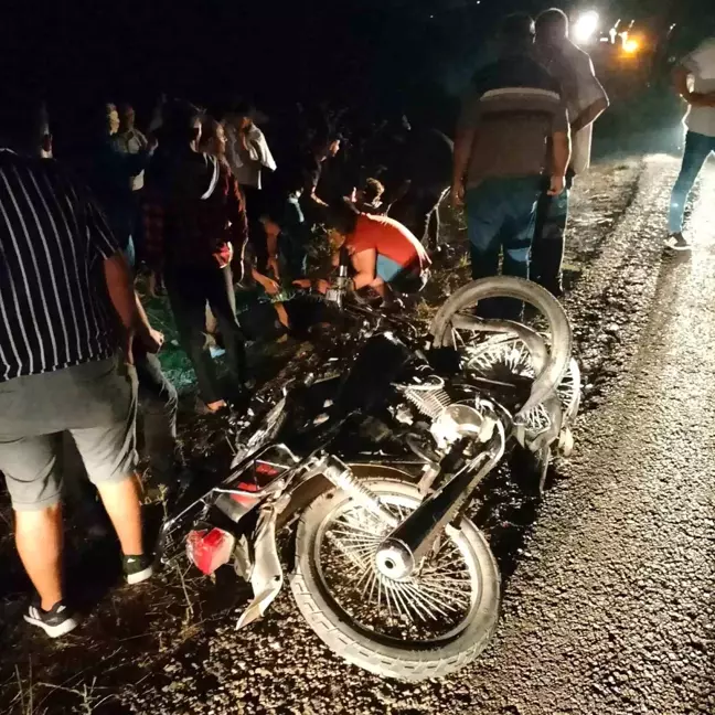 Adana'da iki motosikletin çarpışması sonucunda 3 kişi ağır yaralandı