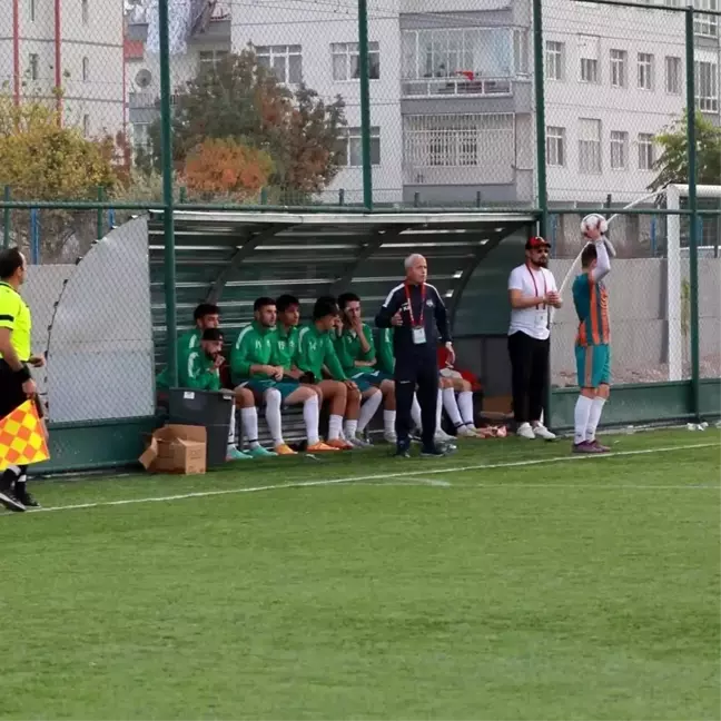 Yahyalıspor Kocasinan Yemlihaspor'u 4-0 mağlup etti