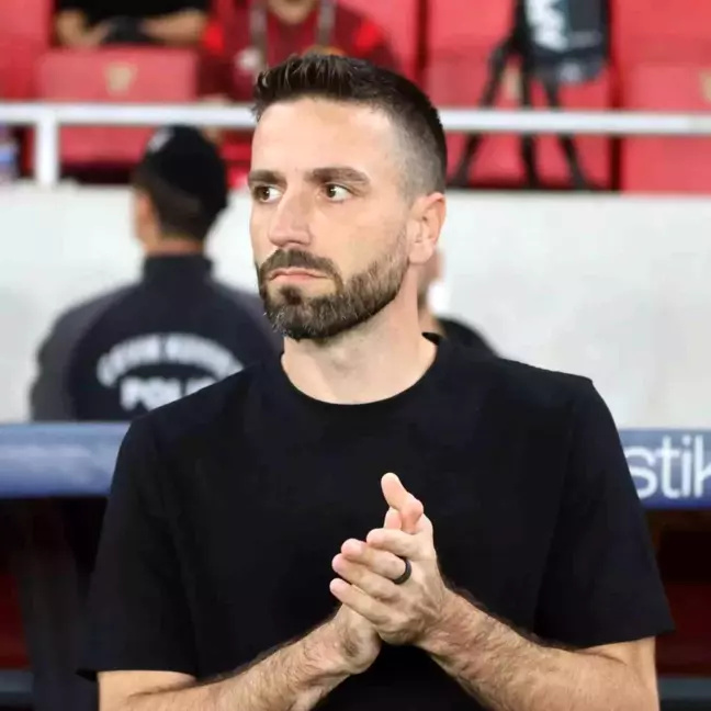 Menemen FK, Yılmaz Vural ile çıkışa geçti