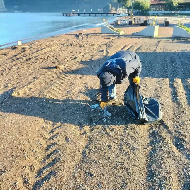 Marmaris Belediyesi, merkeze uzak mahallelerde temizlik çalışmalarına devam ediyor